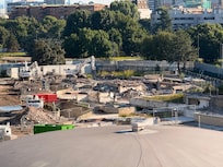 Baustellen neben um das Hotel herum