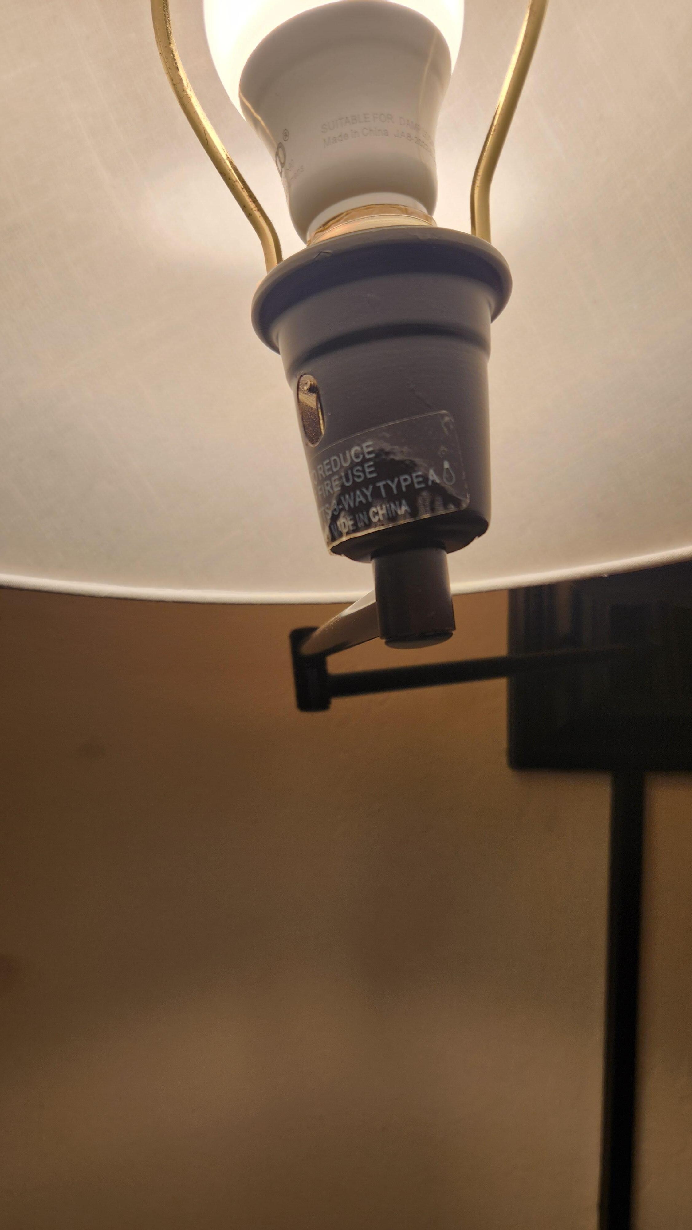 (Lamp with broken switch)