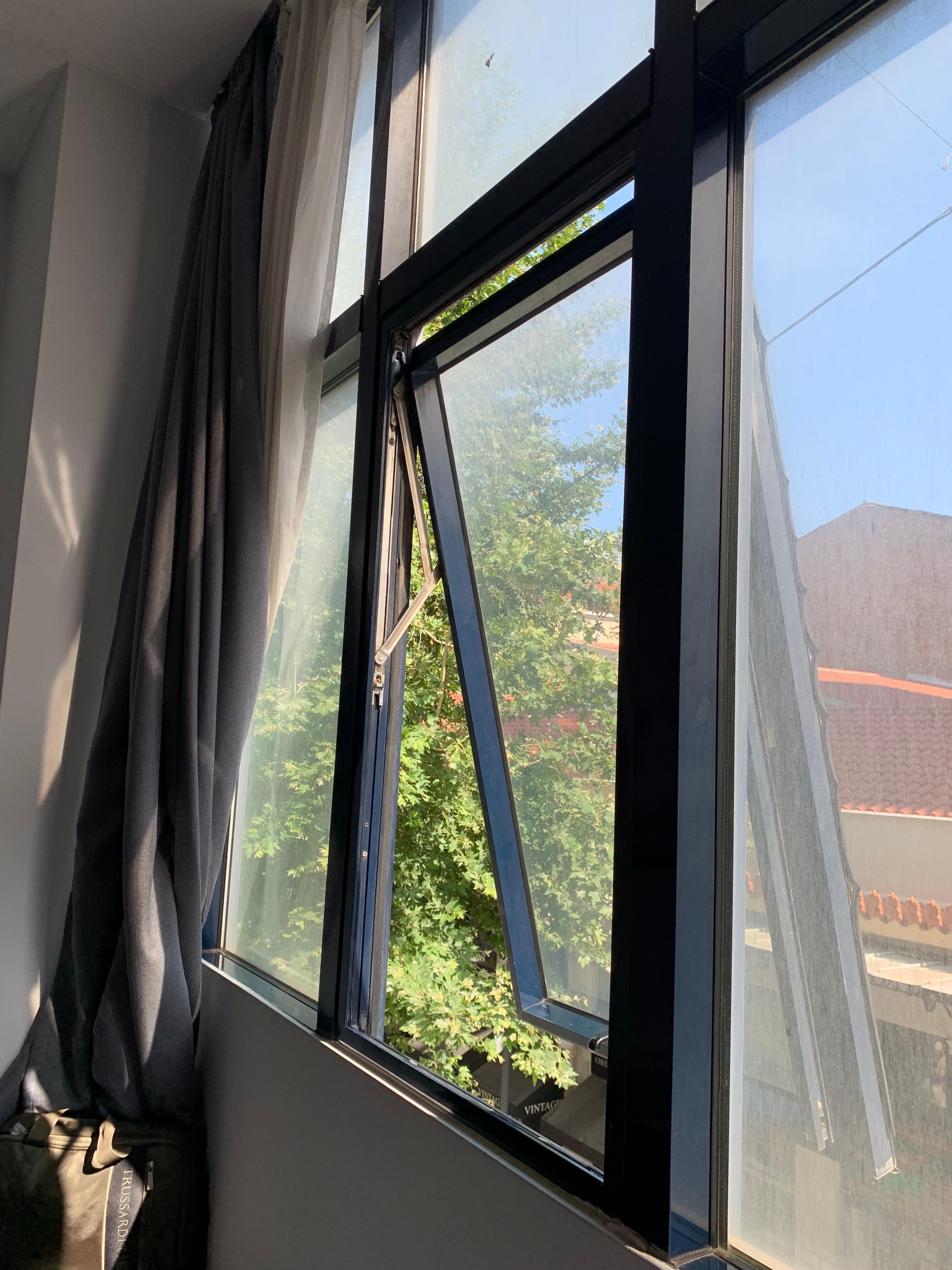Enattica Monastiraki Living - die Fenster 