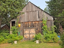 This fabulous barn must hold some amazing stories. And the natural colors of the wood, just wow.