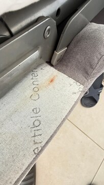 Blutflecken auf der Couch