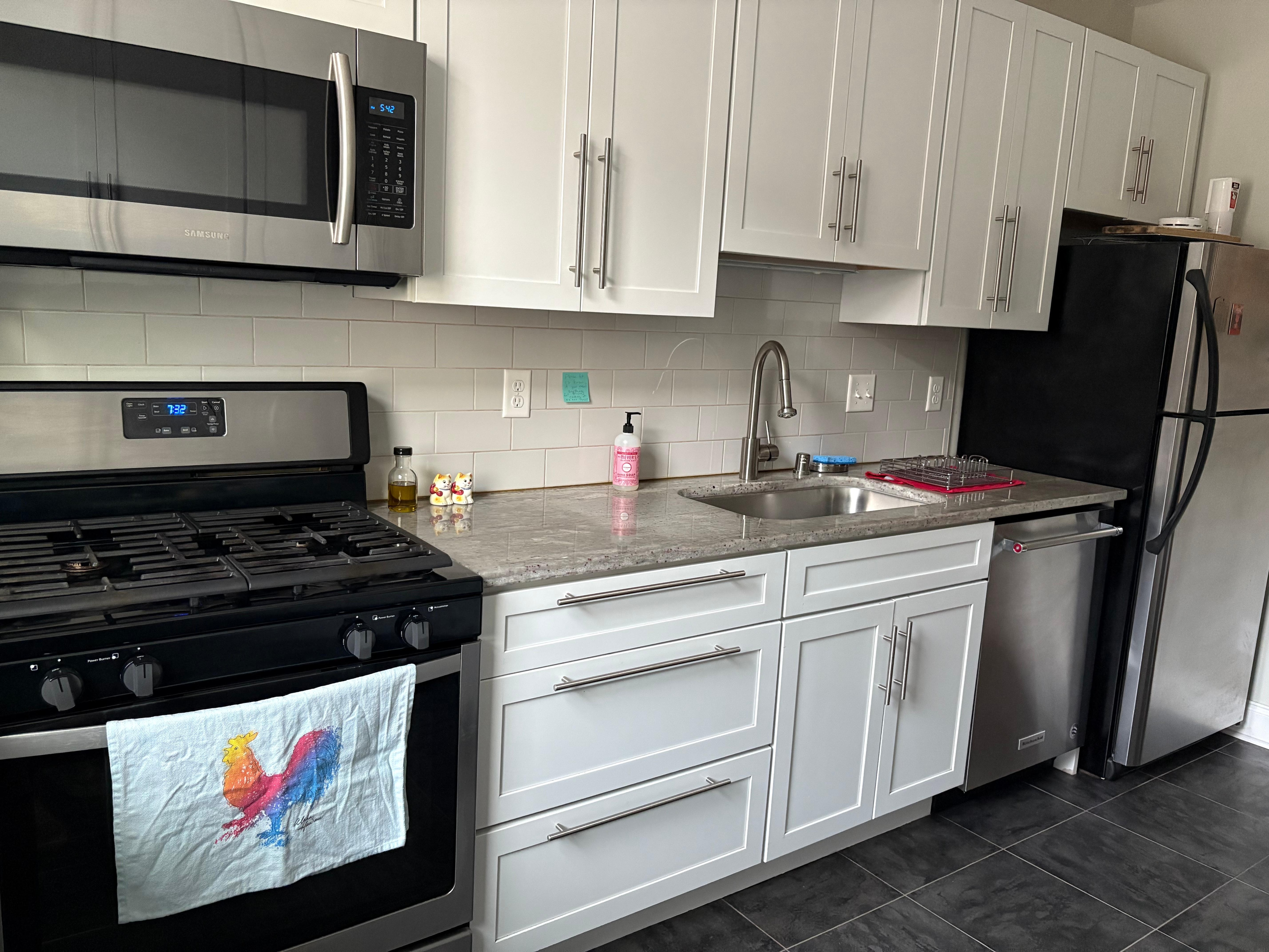 Kitchen had basic necessities, and more! Owner made sure we had tea, coffee and cream/sugar for our first morning!