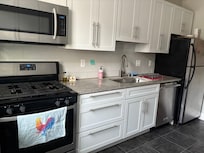 Kitchen had basic necessities, and more! Owner made sure we had tea, coffee and cream/sugar for our first morning!