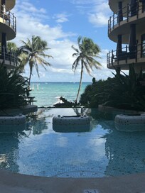 Jacuzzi overlooking the beach