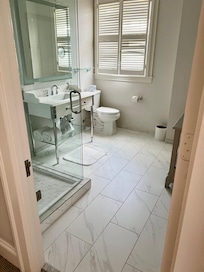 Beautiful bathroom. Great water pressure