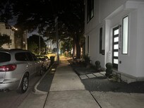 Afuera se mantiene lleno, lo que no permite parquear