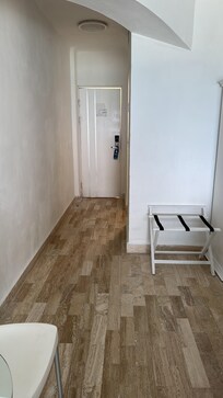 Entrada habitación con jacuzzi