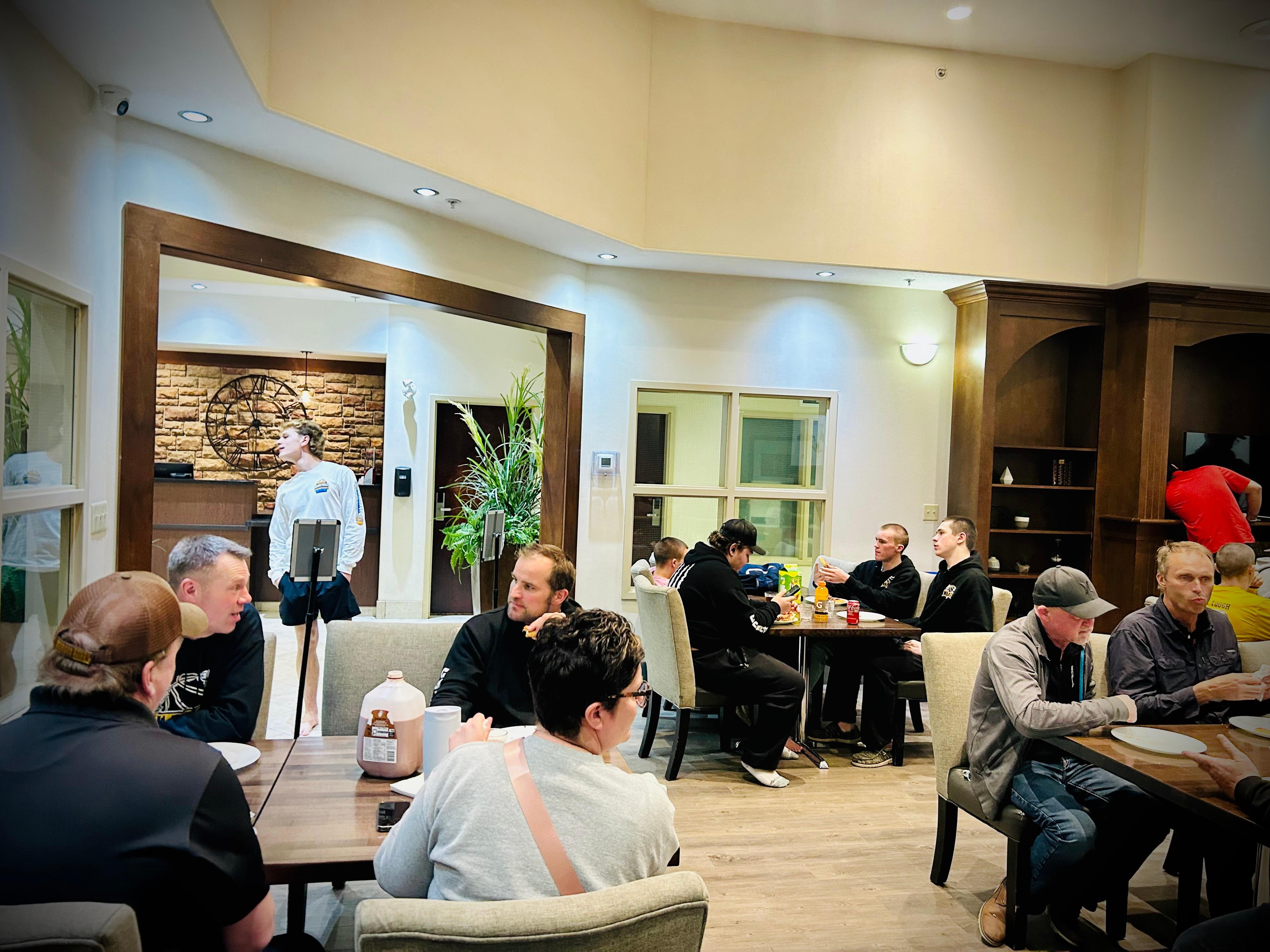 A wonderful dining room area for breakfast, but also for a team to hang out and enjoy pizza. 