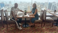 Comedor tomando desayuno
