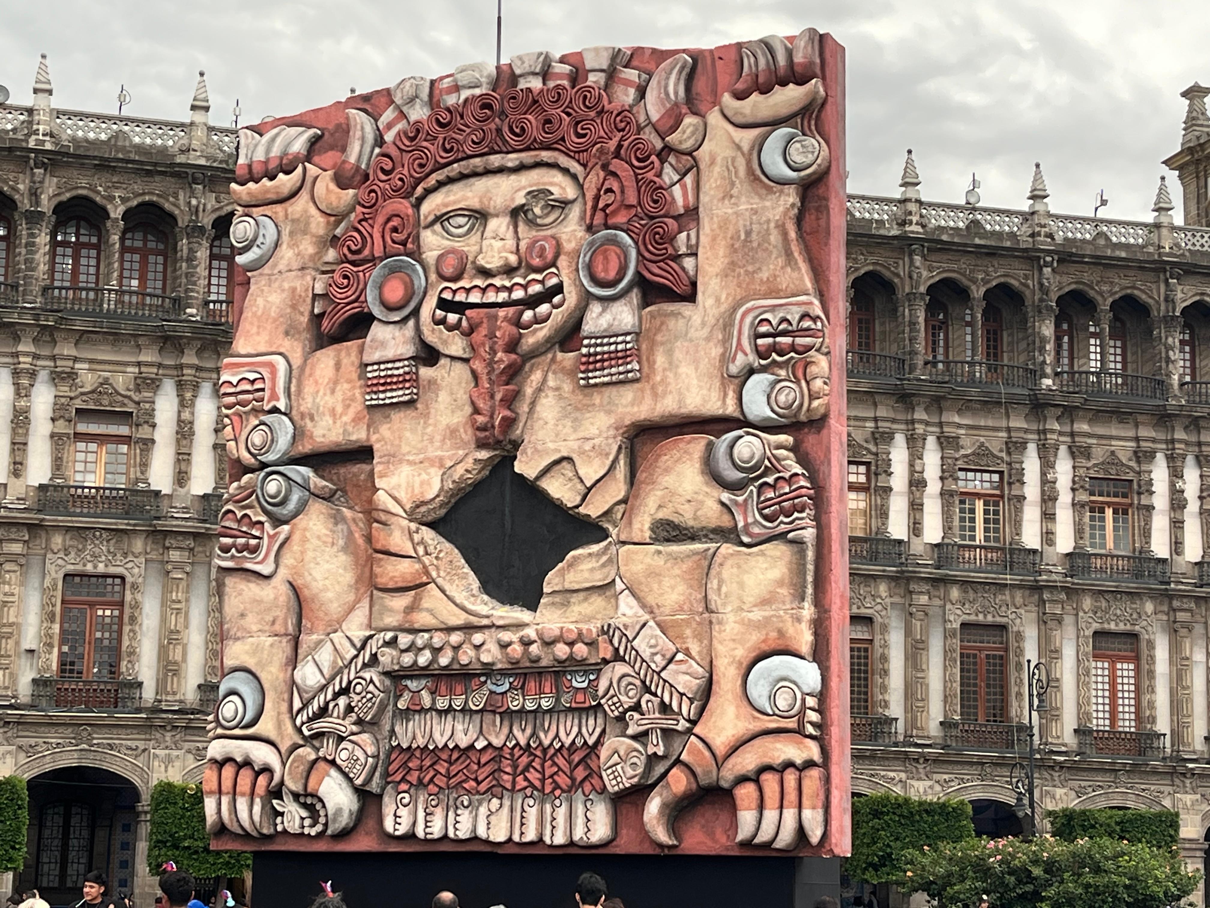 Zocalo , 3 minutes away from ROBLE HOTEL