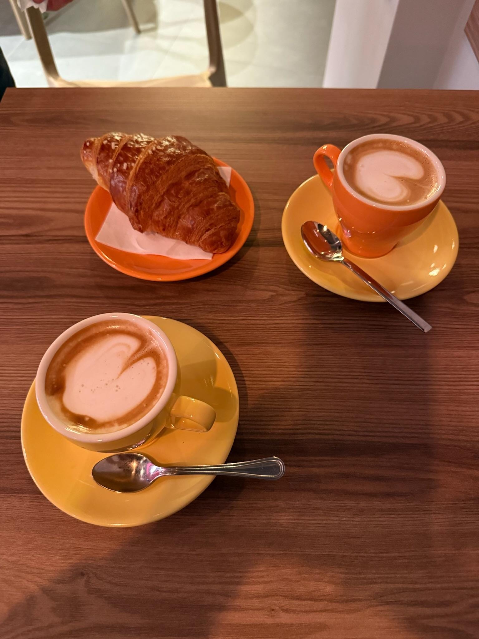 This coffee shop is right outside the apartment :)