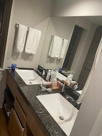 4人部屋は洗面2箇所!