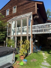 Racheting tie-downs on the hot tub, pretty glass window feature and deck