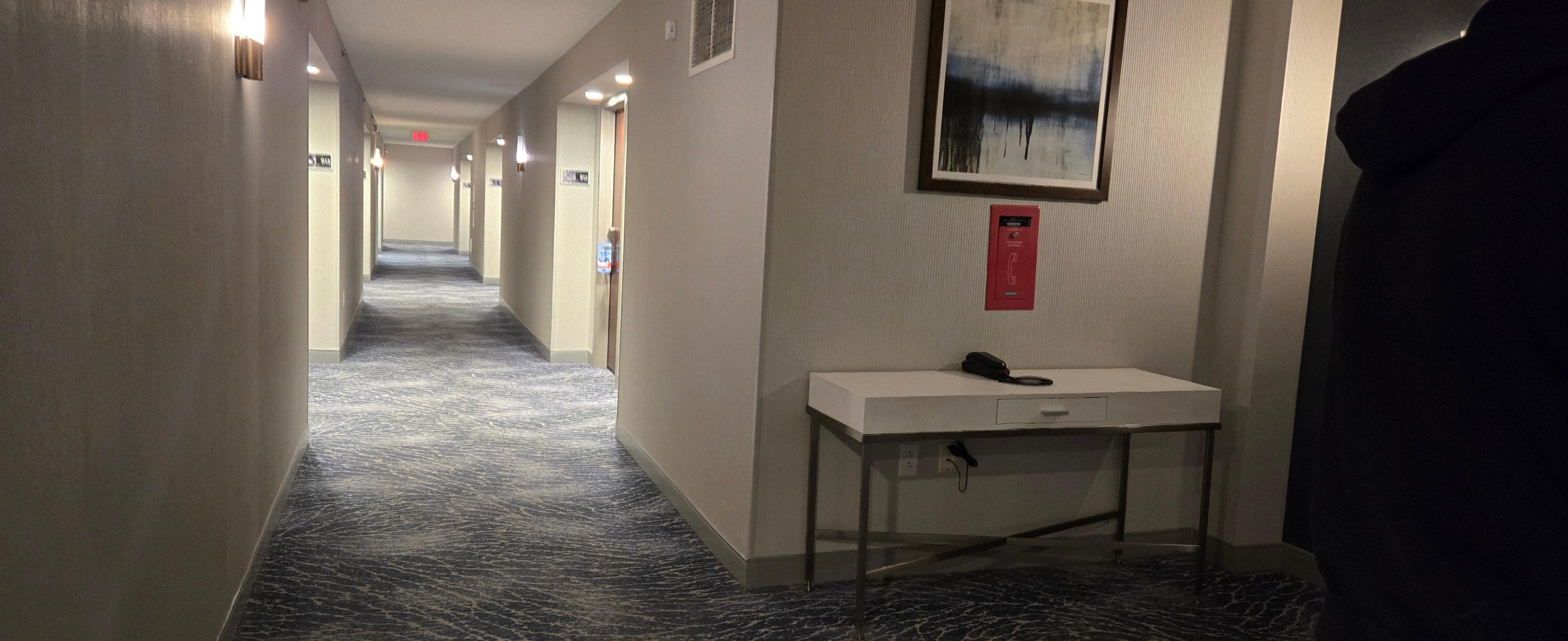 복도도 깨끗하고 조용했습니다. 퀴퀴한 냄세도 나지 않고 상쾌했어요.