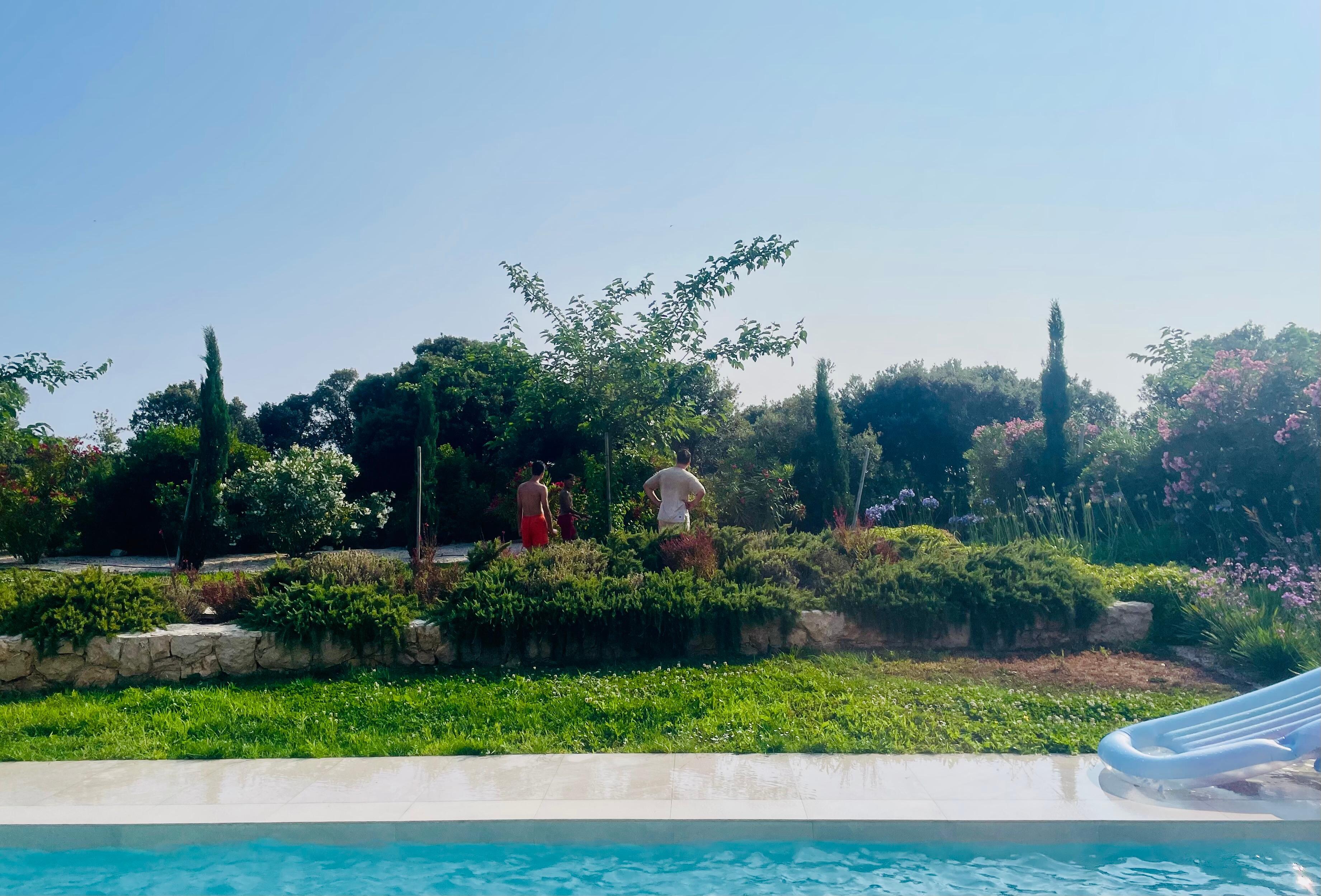 Eigener privater Pool mit riesigem eigenen Garten
