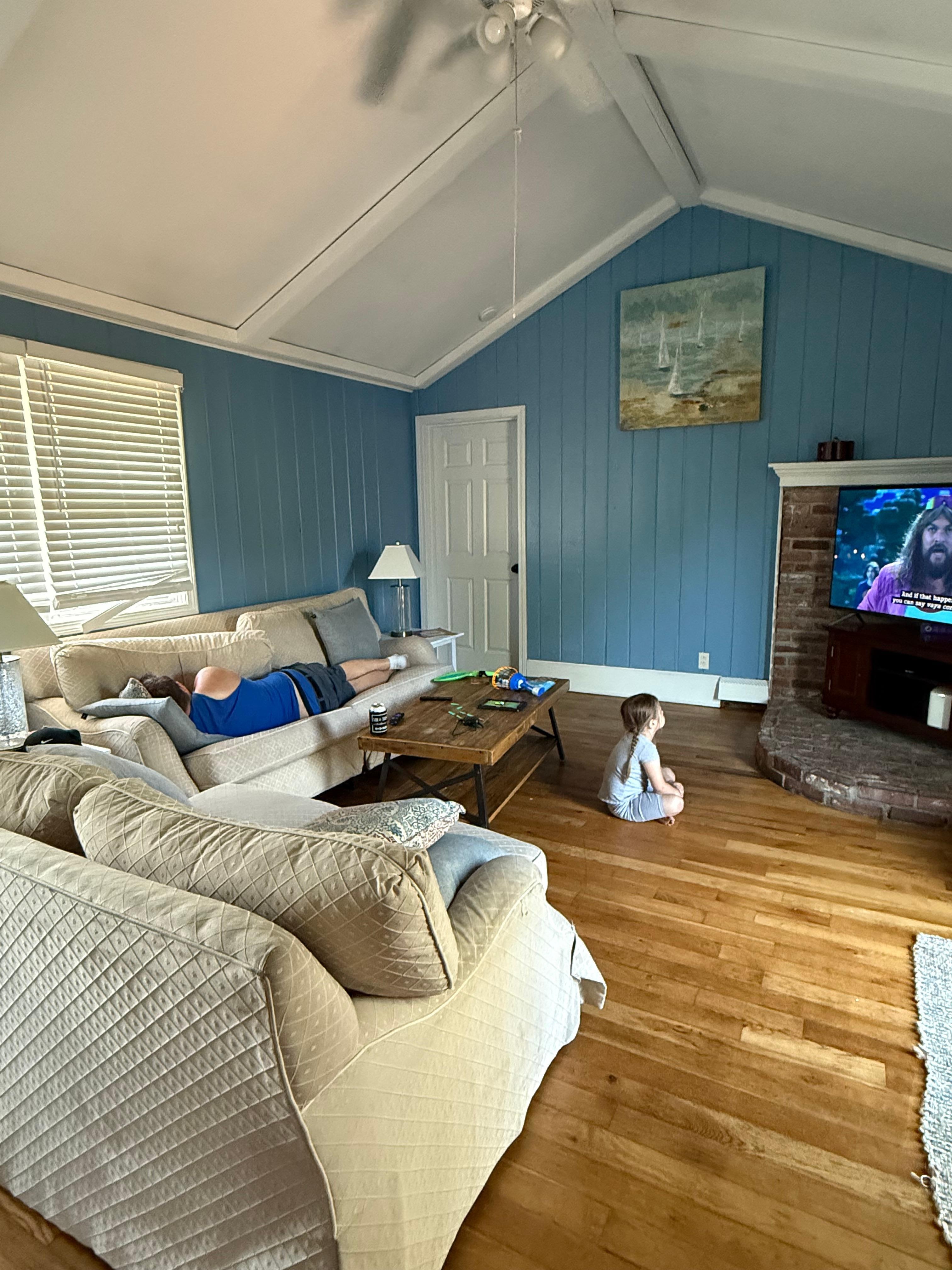 Very comfortable living toom