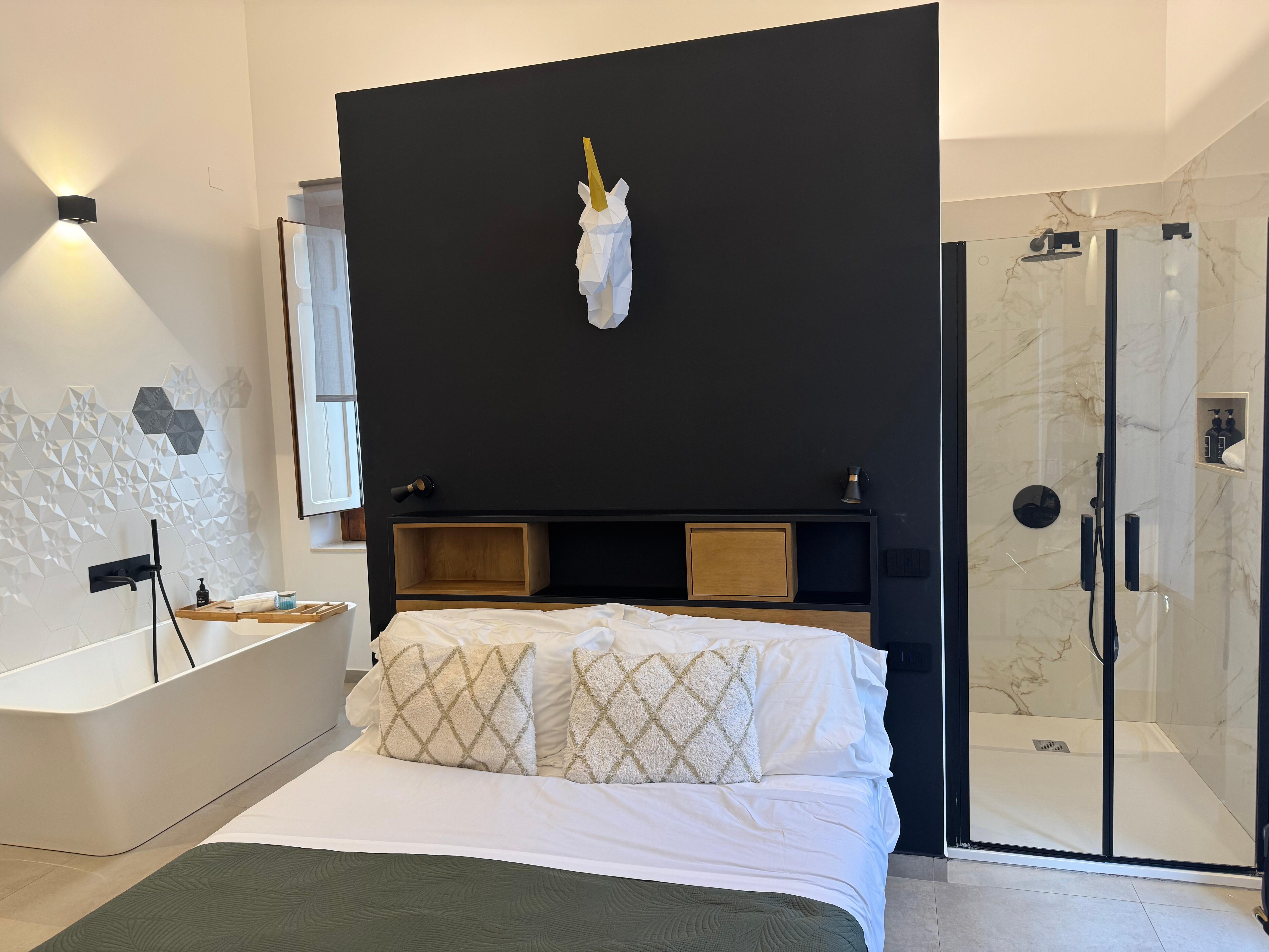 Nicely decorated and looks brand new. 