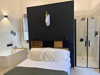 Nicely decorated and looks brand new.