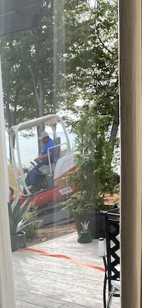 The crane and workers worked directly in front of our property for 10/12 days of our stay.