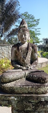 Statue ovunque