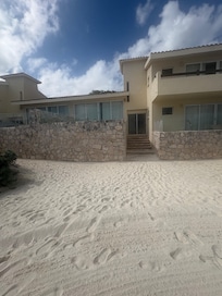 Grand Villa Master Suite Ocean Front