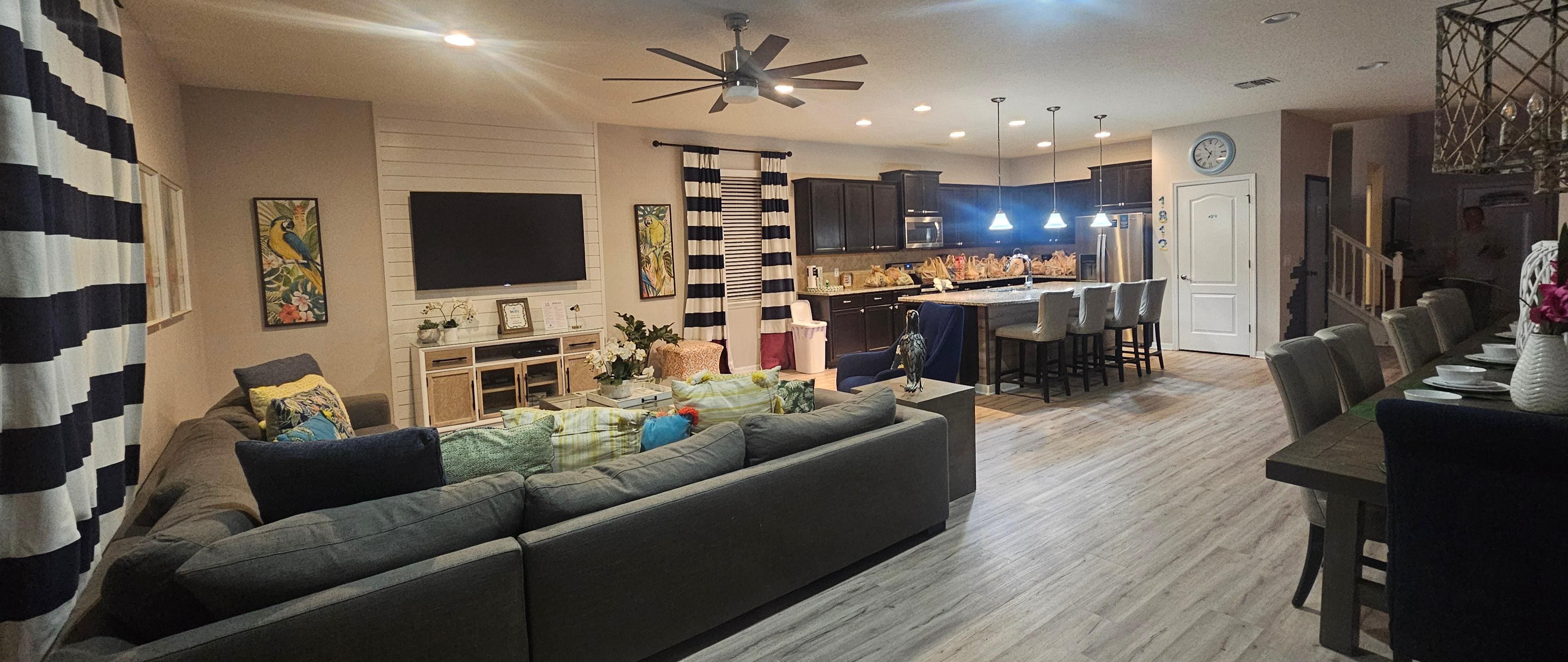 Living room , kitchen & dinning 