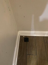 Walls dirty/carpet going upstairs dirty and multiple roach traps so someone knew there was an issue & found it mentioned later in previous stays/reviews, but after I'd booked