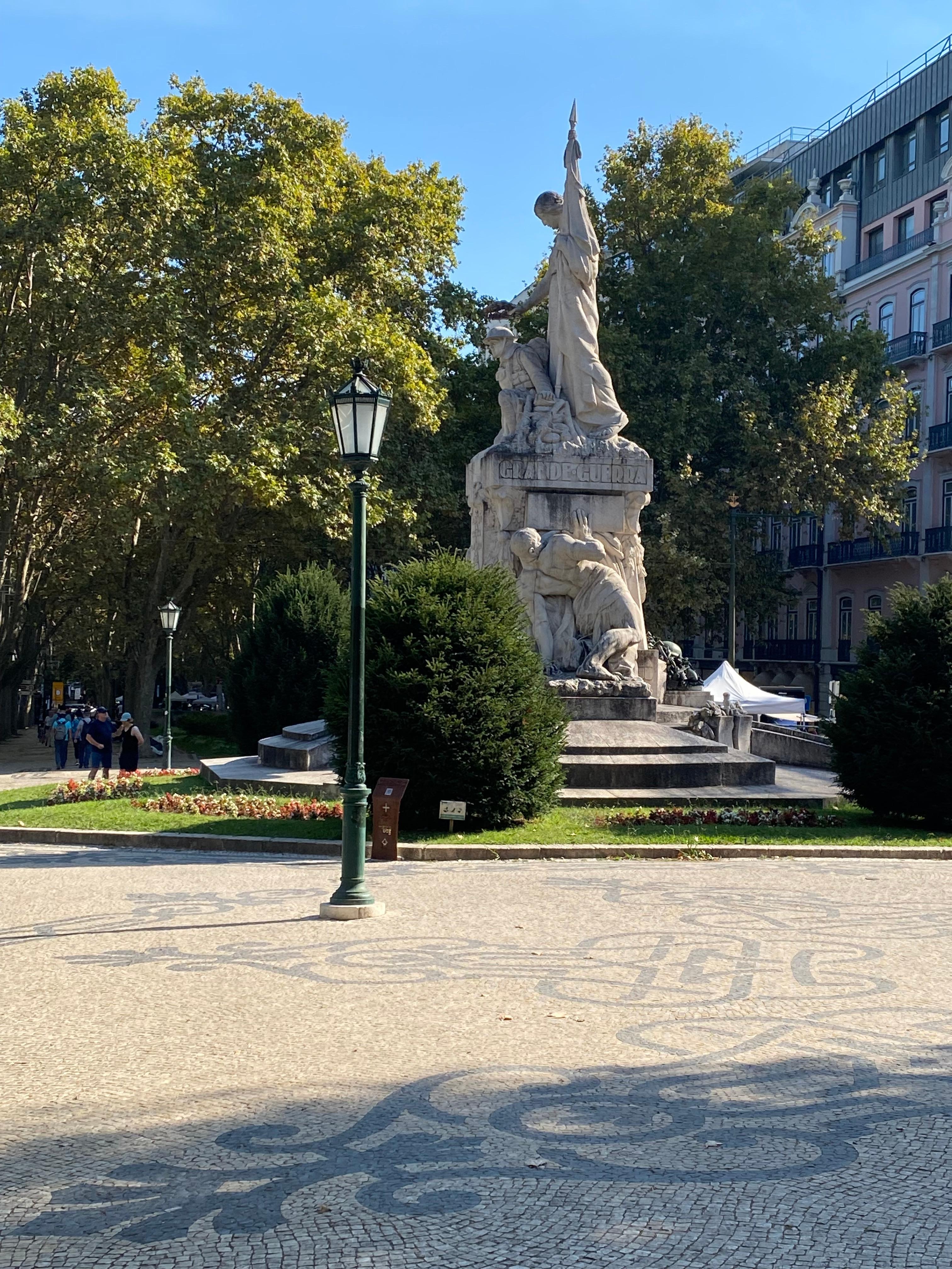 Park near Hotwl Fenix