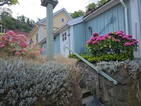 Bygningen der rommet vårt var. Egen inngang til rommet.