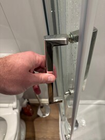 Shower handle hanging off