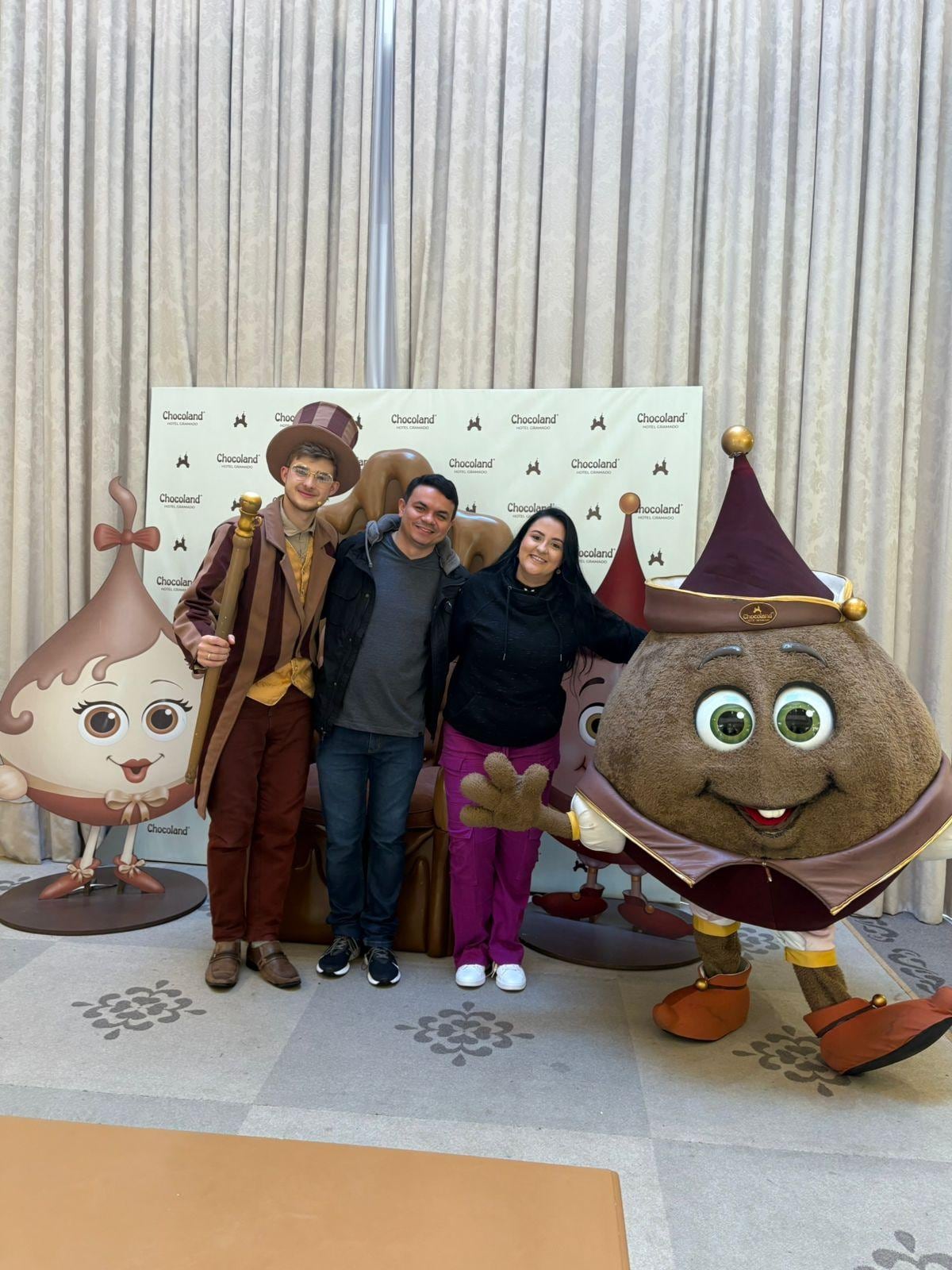 O pingols de chocolate e sua familia onde todas as manhas alegra nosso cafe da manha! 