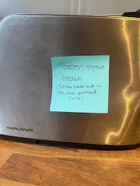 Note on toaster from previous renter