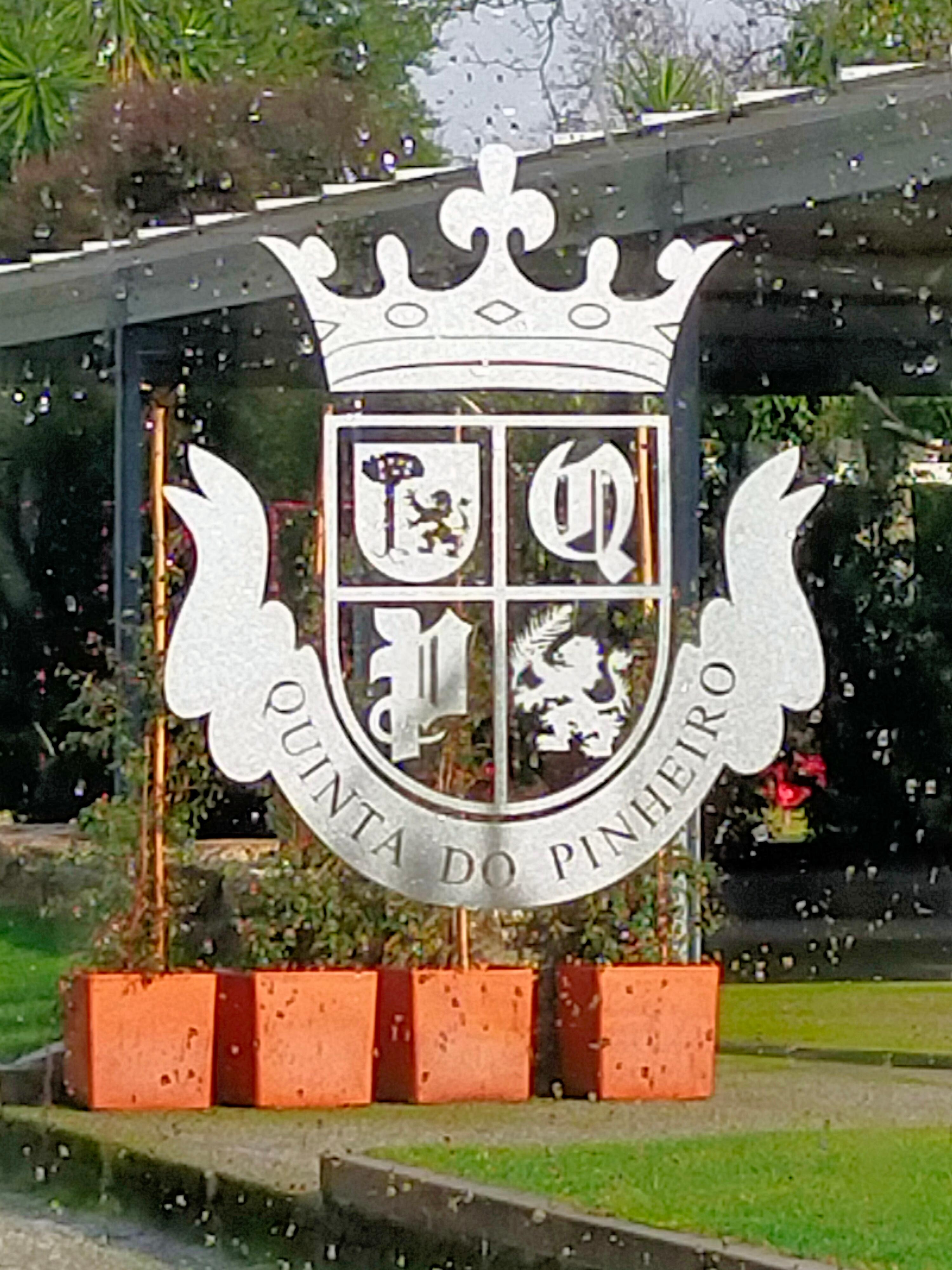 Logotipo da Quinta. 