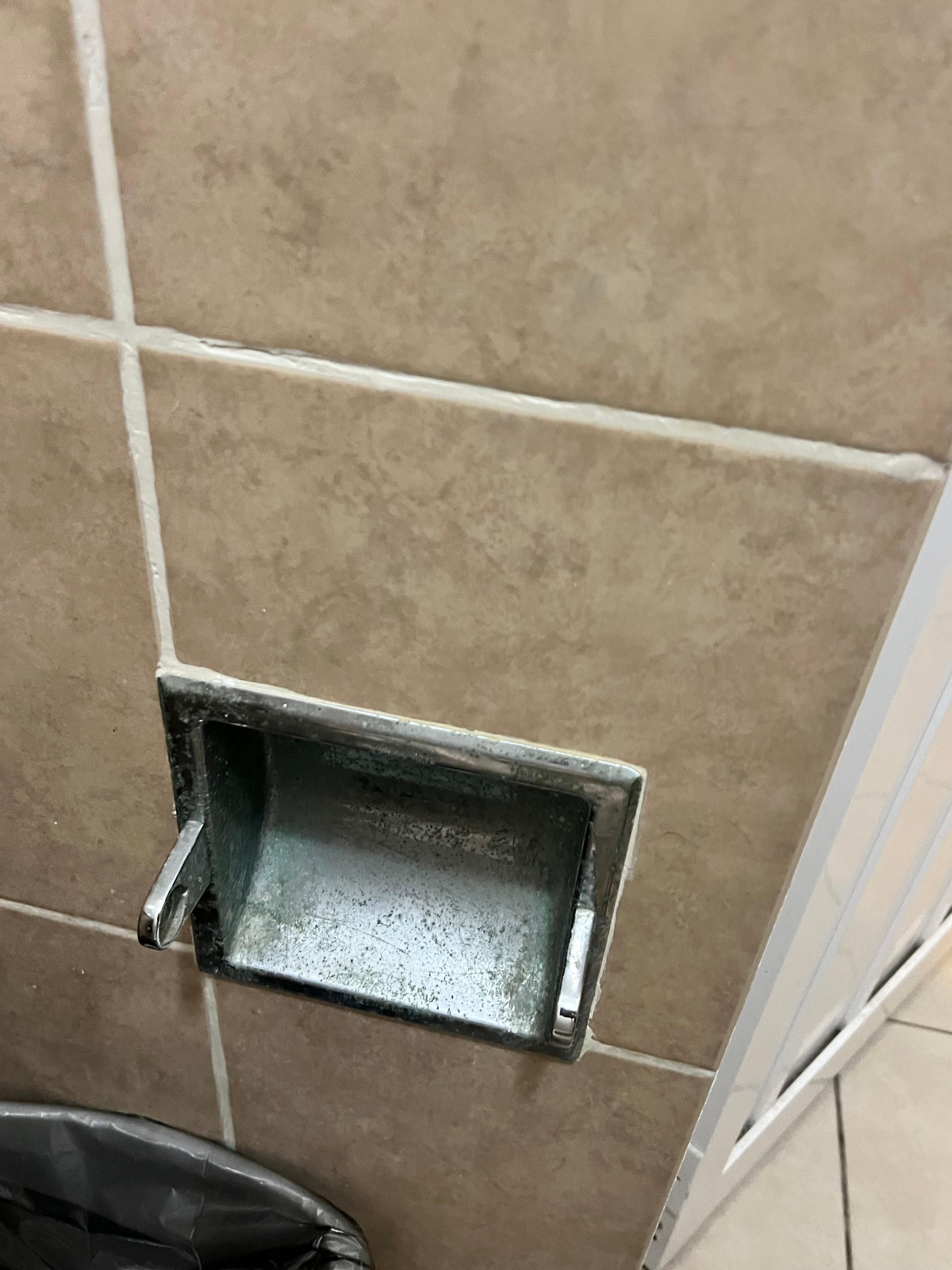 No hay donde poner papel sanitario