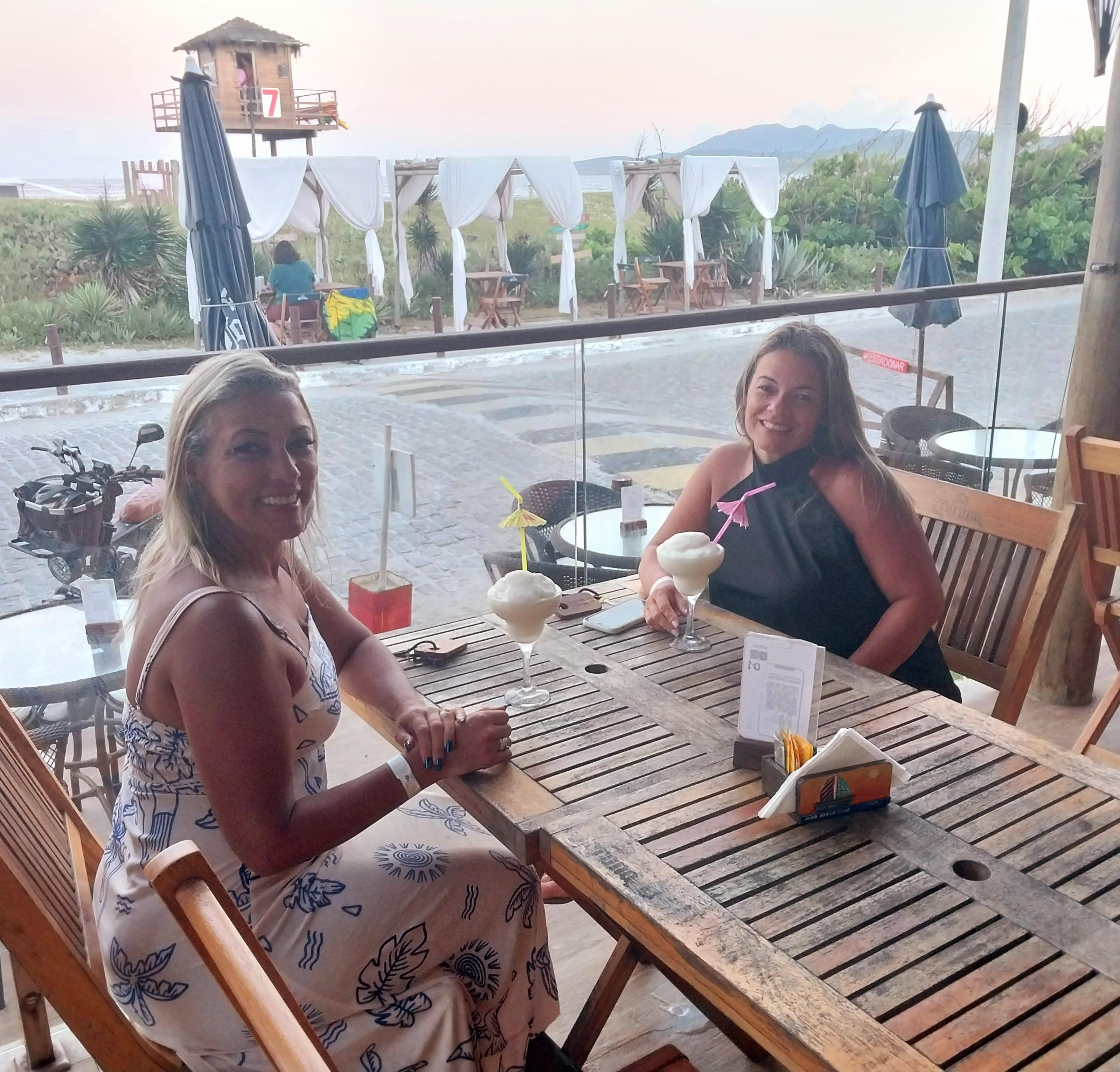 fim de tarde no restaurante da pousada pier beach