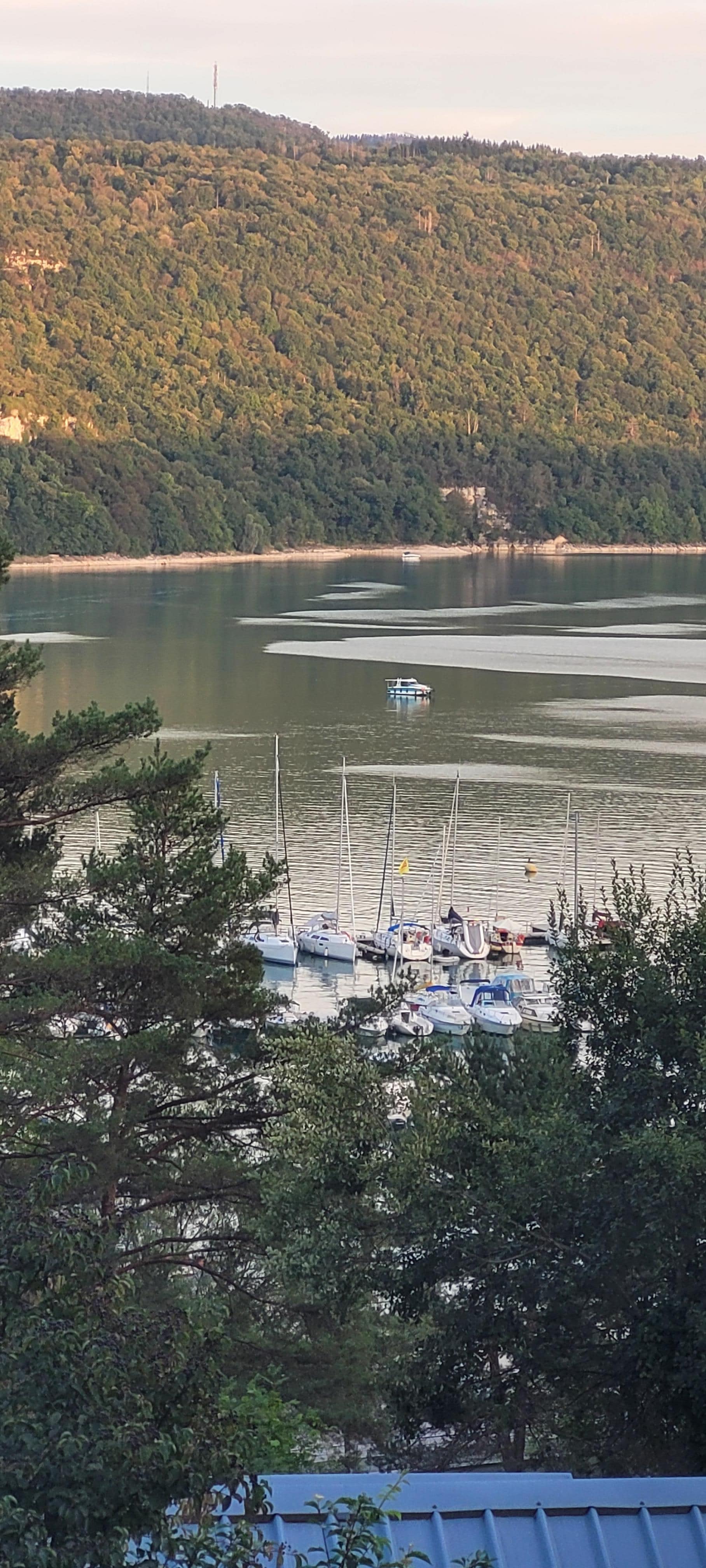 Pêcheurs à la fraiche de bon matin en septembre