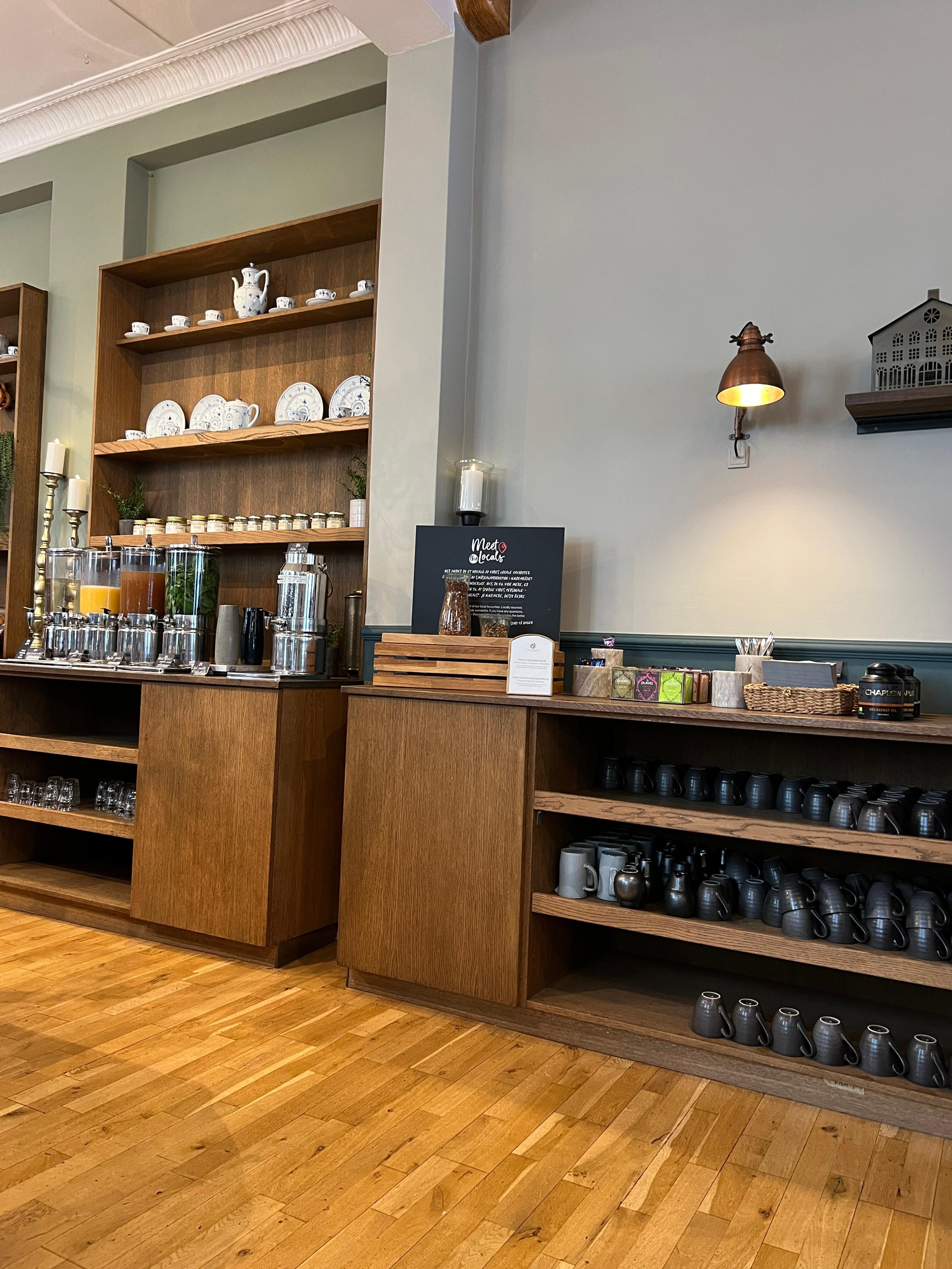 Breakfast, drink bar