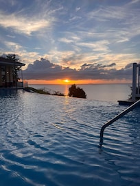 Infinity pool sunset!
