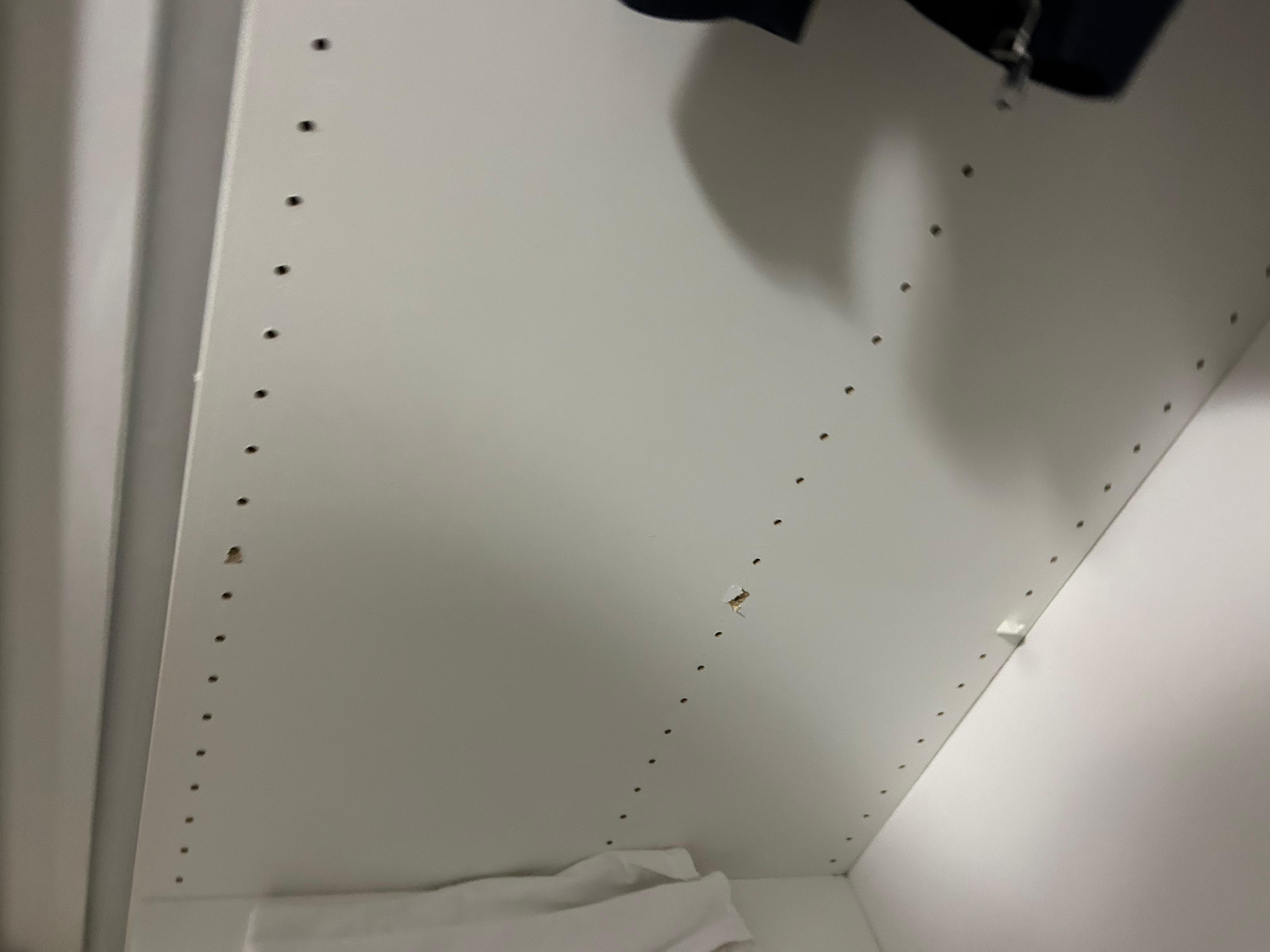 Kleiderschrank zusammengebrochene Böden…