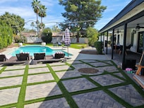 very clean pool
(hot tub not so much)