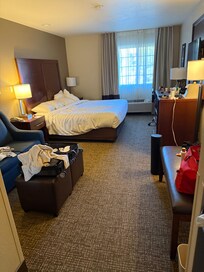 Room w/king bed