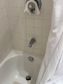 Old bathtub fixtures, low water pressure