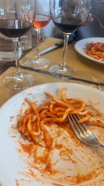 It was a 6 mins walk to our fave Roma restaurant- La Famiglia