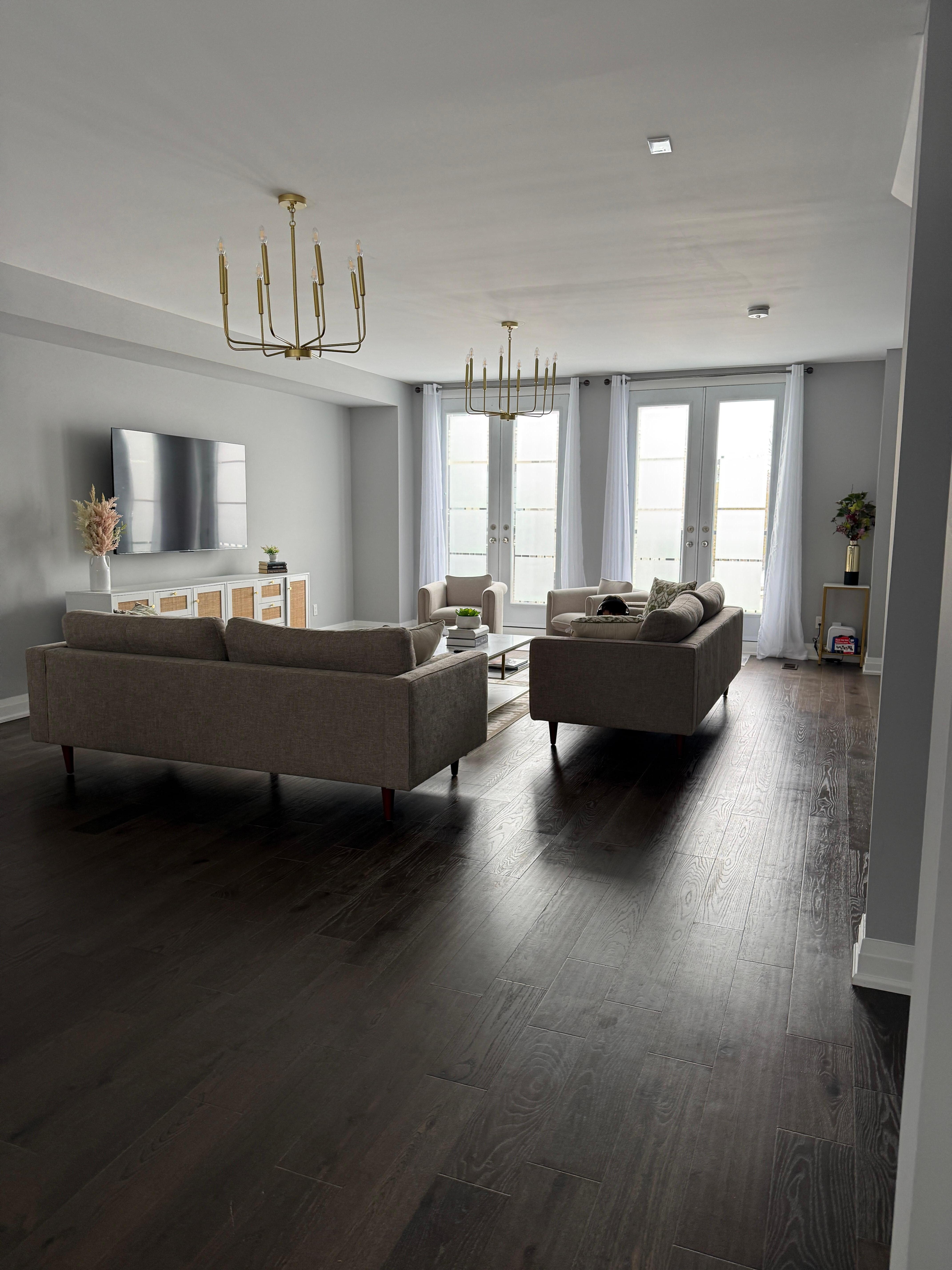 Beautiful and specious living room. Huge television. 