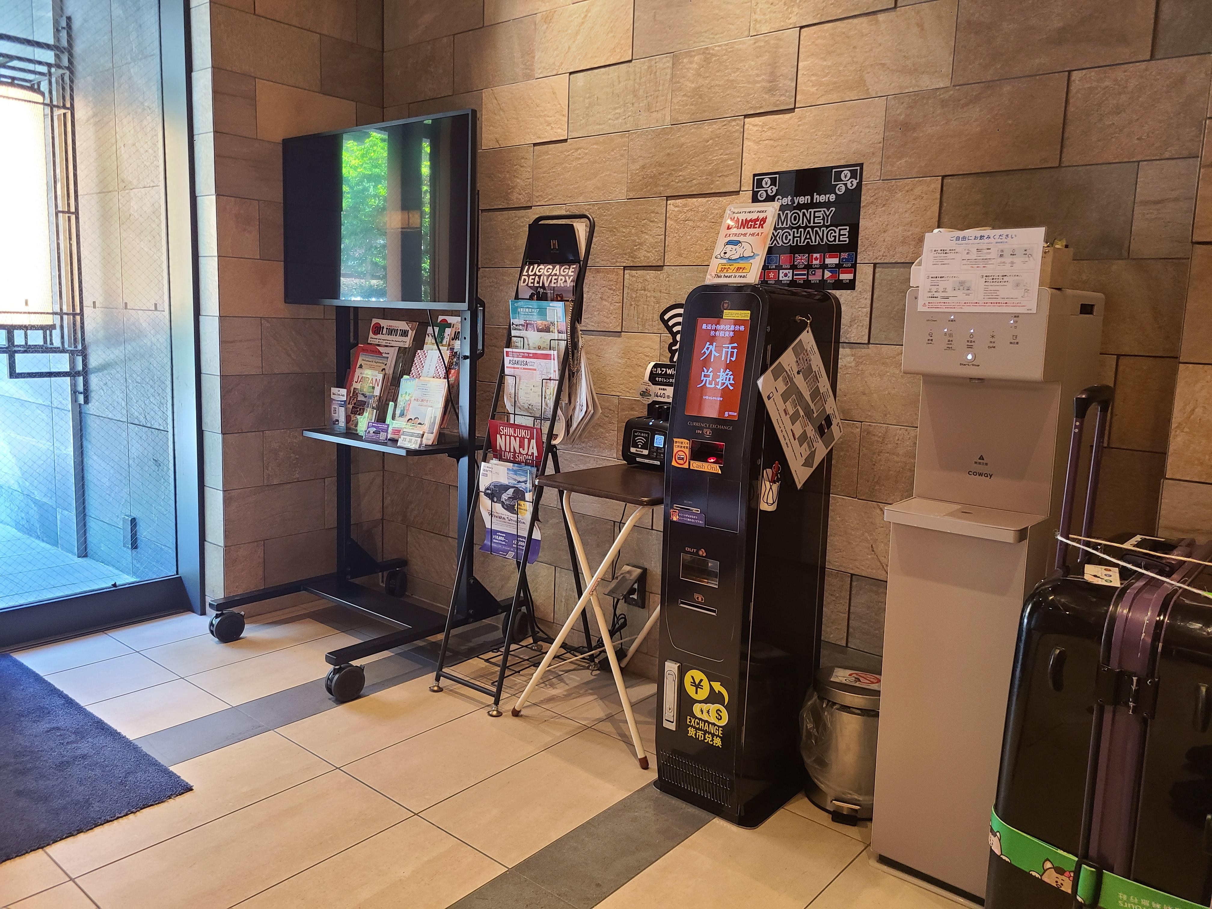 飲水機，零錢機及充電寶