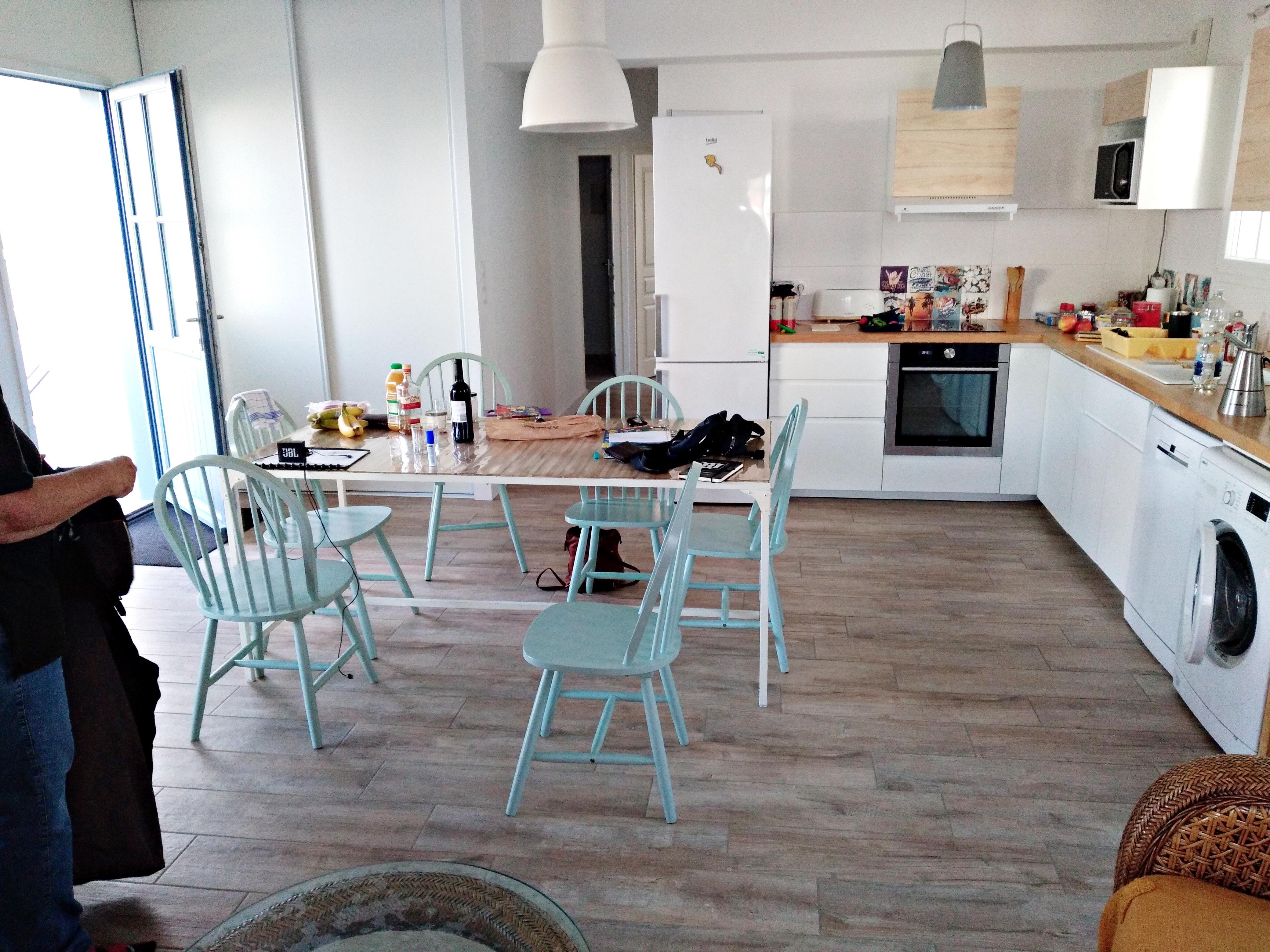 Küche und wohnbereich