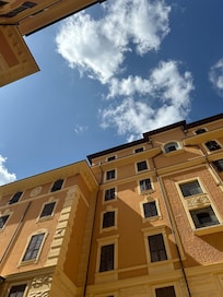 By the courtyard of where Isabel Guest House is âșïž.