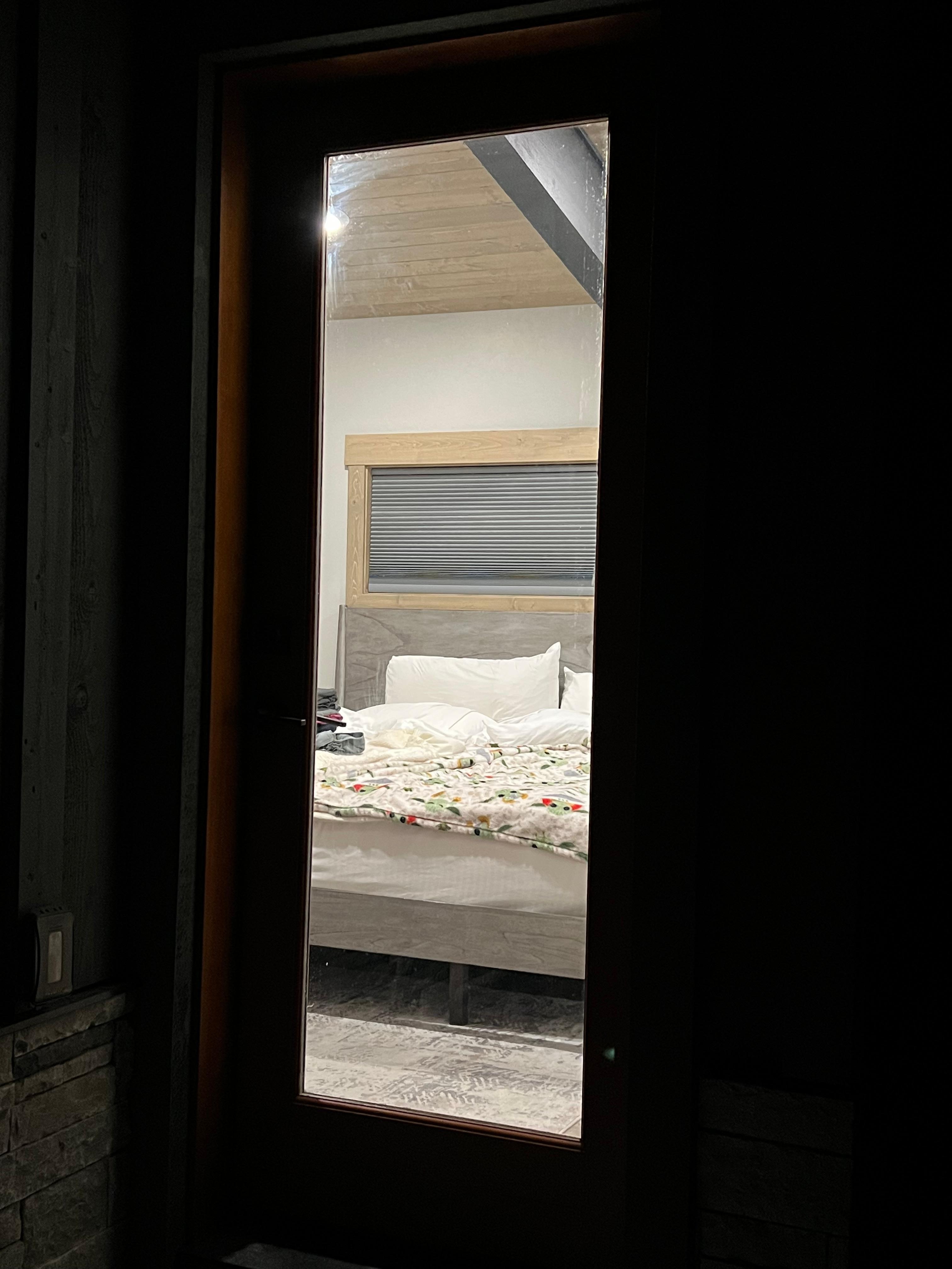 Looking into glass door from patio. No blind. 