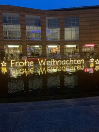 Einkaufsmöglichkeiten und Restaurants fußläufig erreichbar