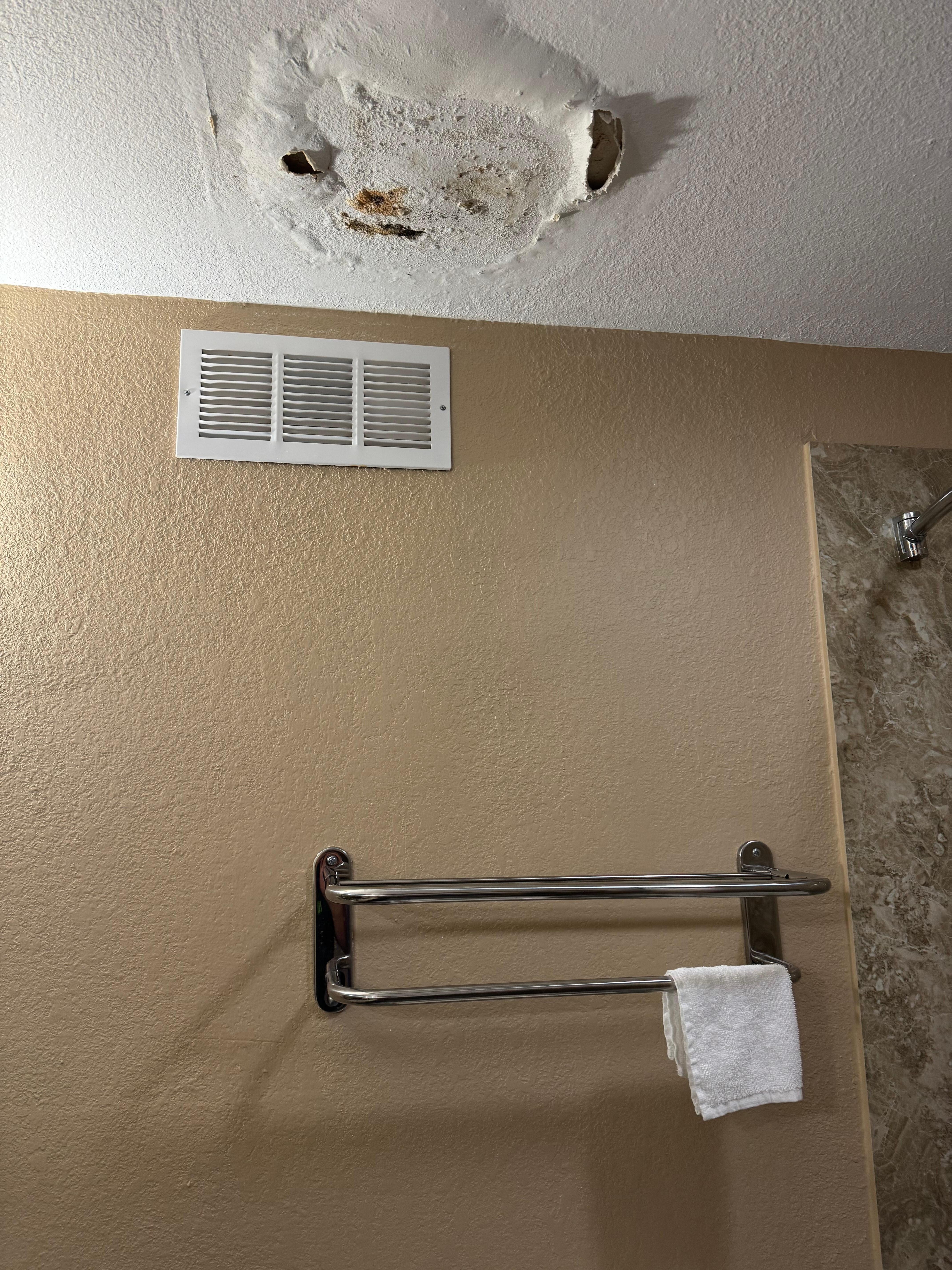 Peeling paint with mold in bathroom - RM 114